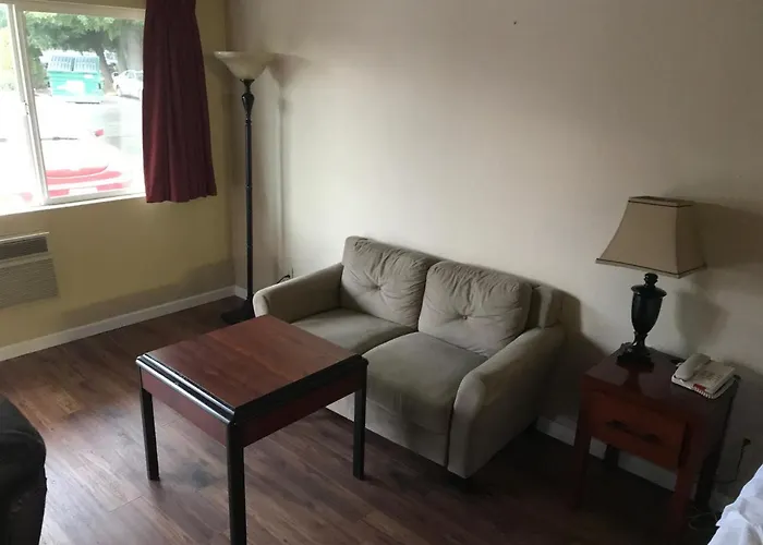 Smokey Point Motor Inn