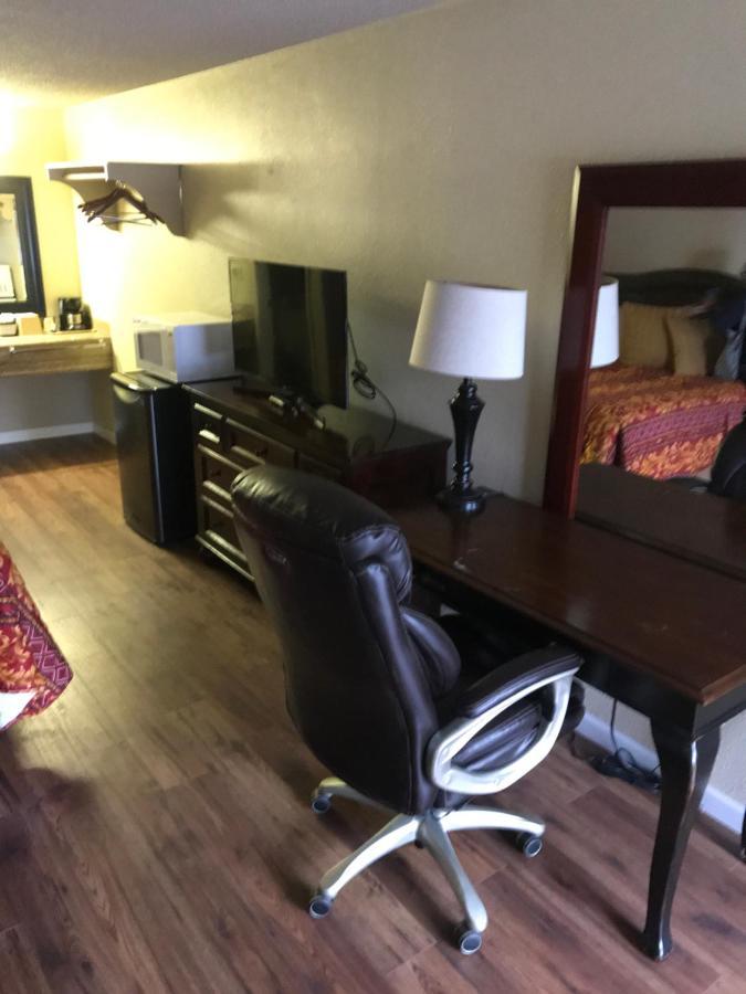 Smokey Point Motor 3* Arlington